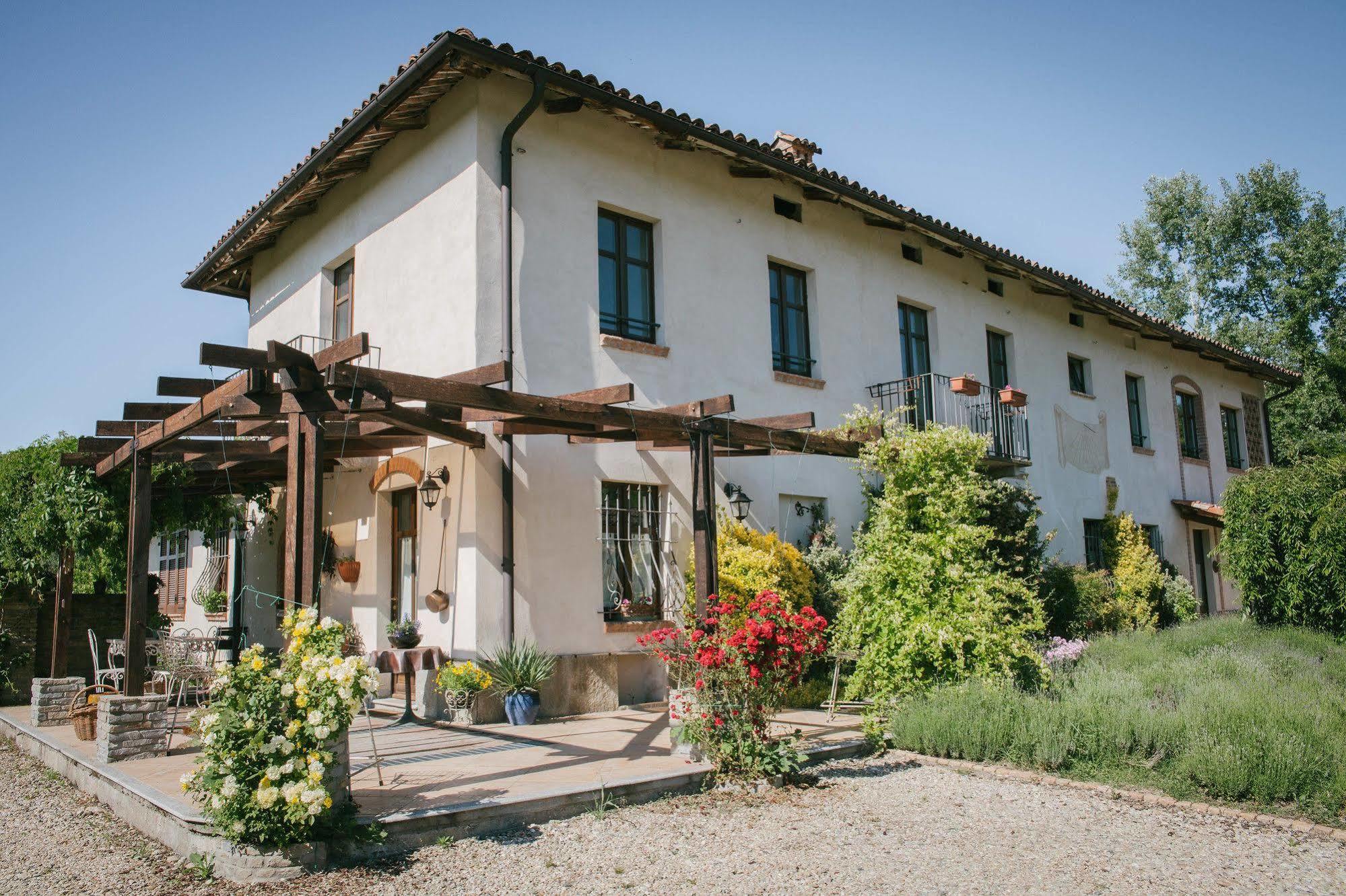 Bed and Breakfast I Grilli Castagnole delle Lanze Екстер'єр фото